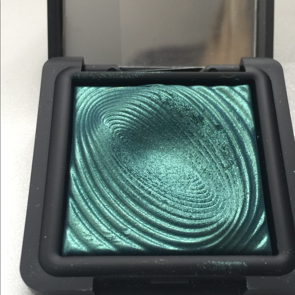 Kiko Milano eyeshadow (high pigment wet and dry)